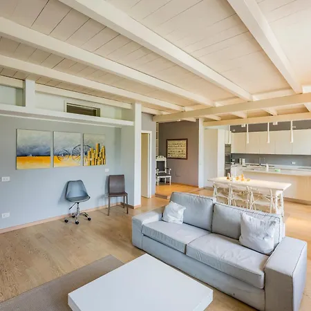 Overlooking The Apartamento Malgrate