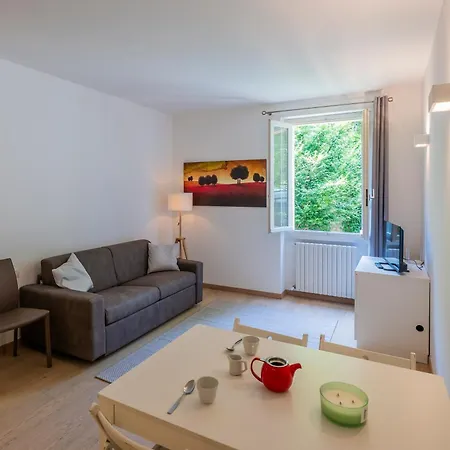 Overlooking The Apartament Malgrate