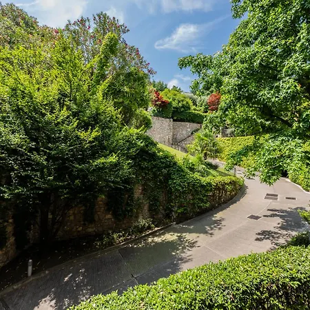 Apartament Overlooking The