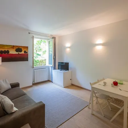 Overlooking The * 马尔格拉特